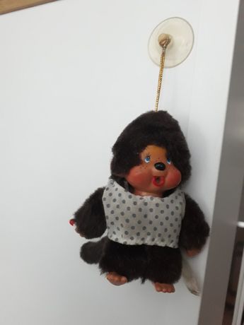 Stara mała małpka Monchhichi na szybę