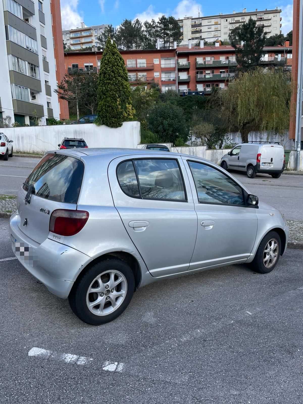 Toyota Yaris 1999 impecável. Um só dono, carro de garagem.