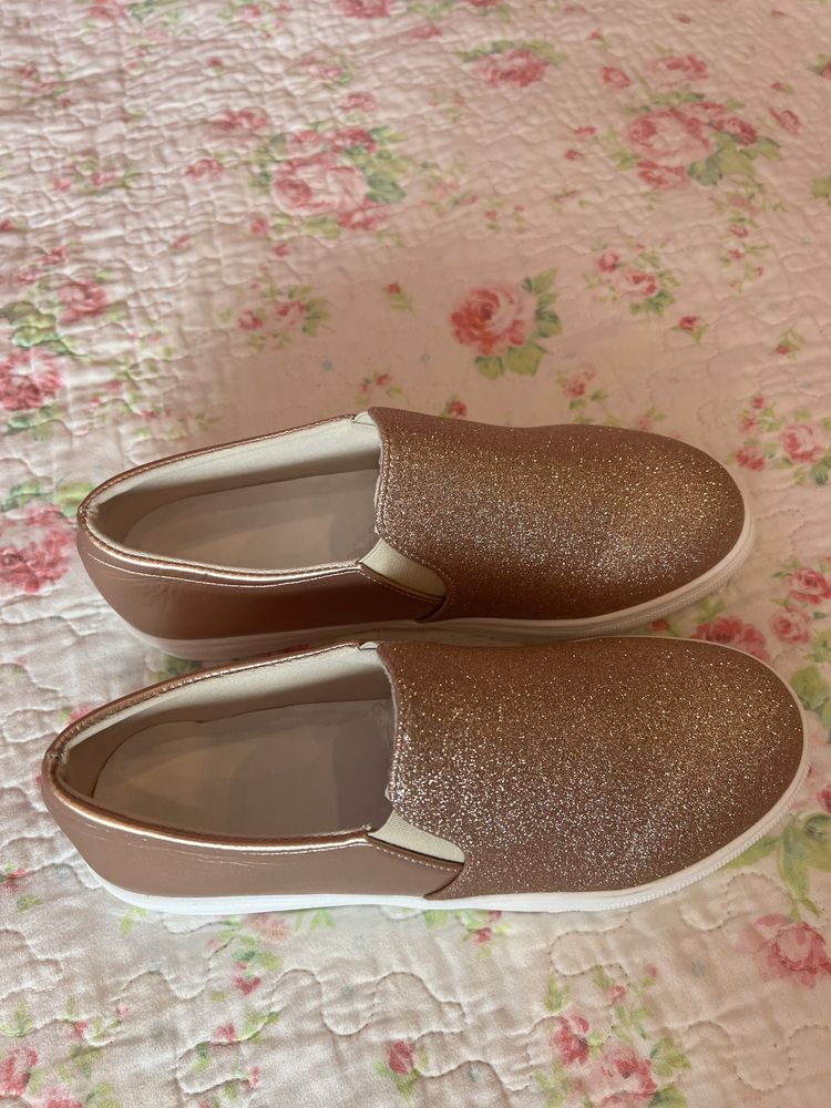 Nowe buty półbuty wsuwane Deezee r. 39 błyszczące