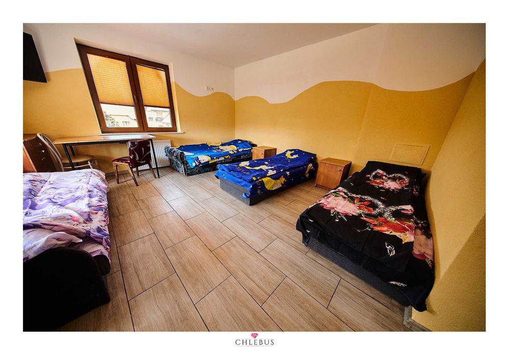 BLISKO PKP Turystom, Budowlacom   DUZA SALA
