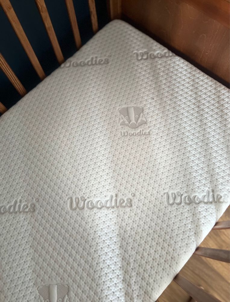 Łóżeczko dzieciece plus matetac Woodies