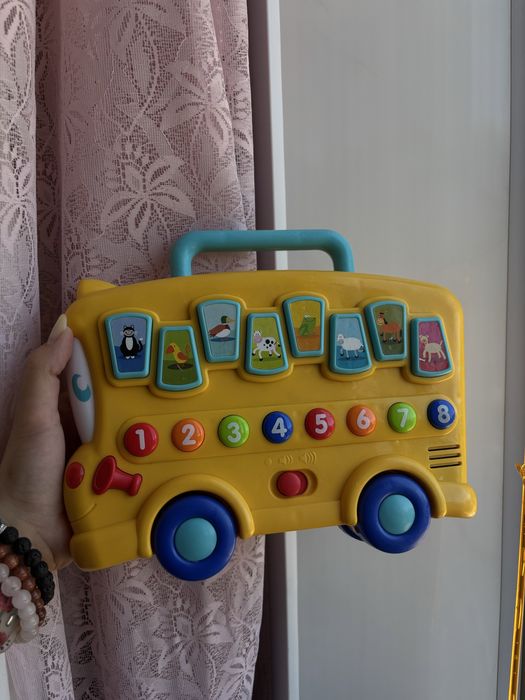 Музичний автобус з тваринками