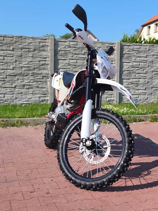 motocykl AJP PR4