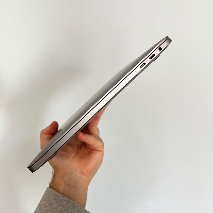 MacBook Pro 13 2019 CORE I7-8569U 2.80 GHZ 16GB RAM 256GB