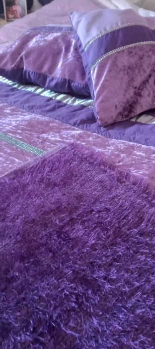 Vendo em bom estado conjunto colcha cama de casal 2 almofadas e carpet