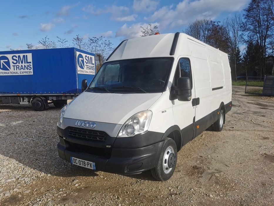 Iveco Daily 35C15 blaszak 3.0-150KM blizniak L3H3 długi Hak  Daily 35C15 blaszak 3.0-150KM blizniak L3H3 długi Hak L2H2