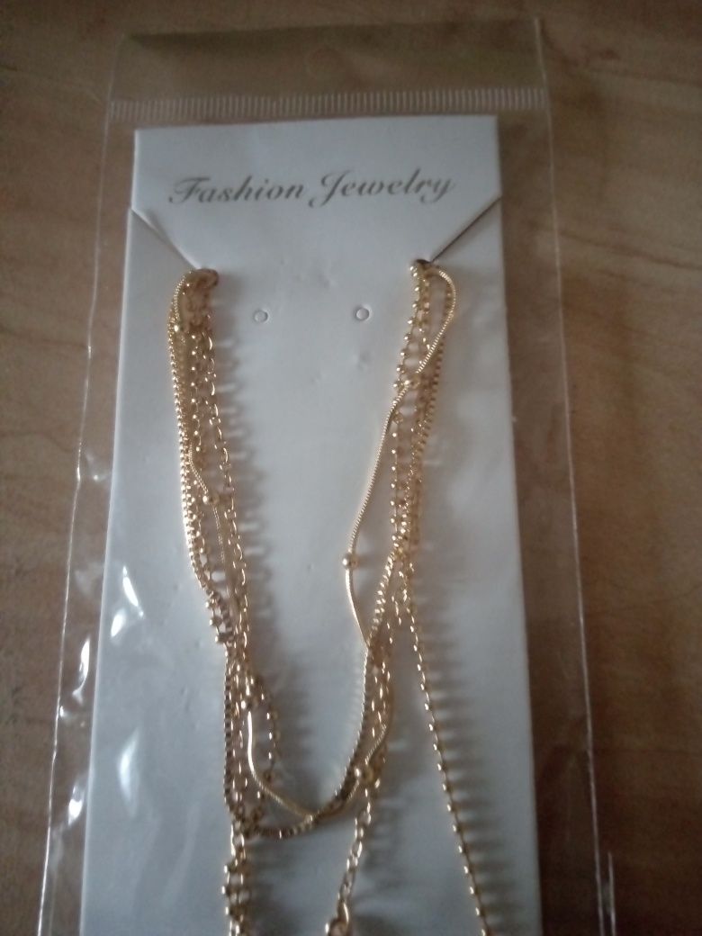 Ланцюжок на шию металевий з підвіскою Fashion Jewelry.