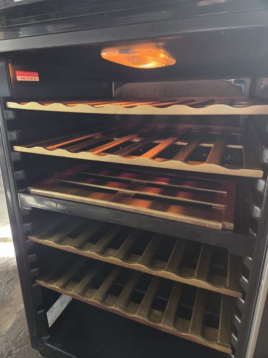 Adega para vinhos brancos e tintos