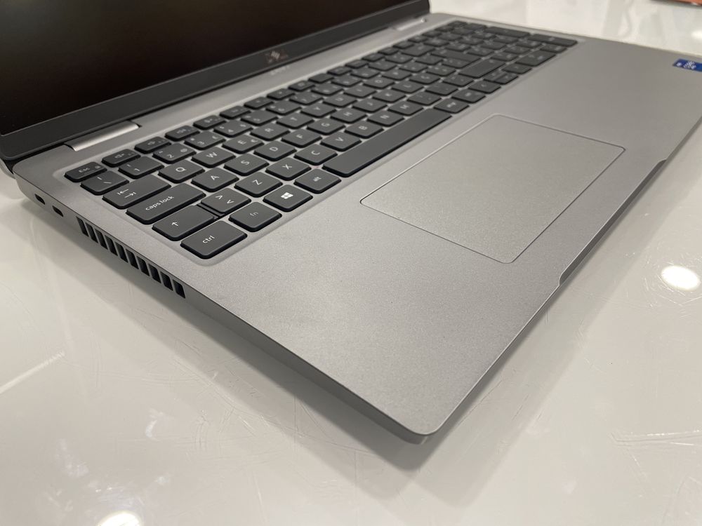Vendo Dell Latitude 5520 i7 32GB RAM 512GB