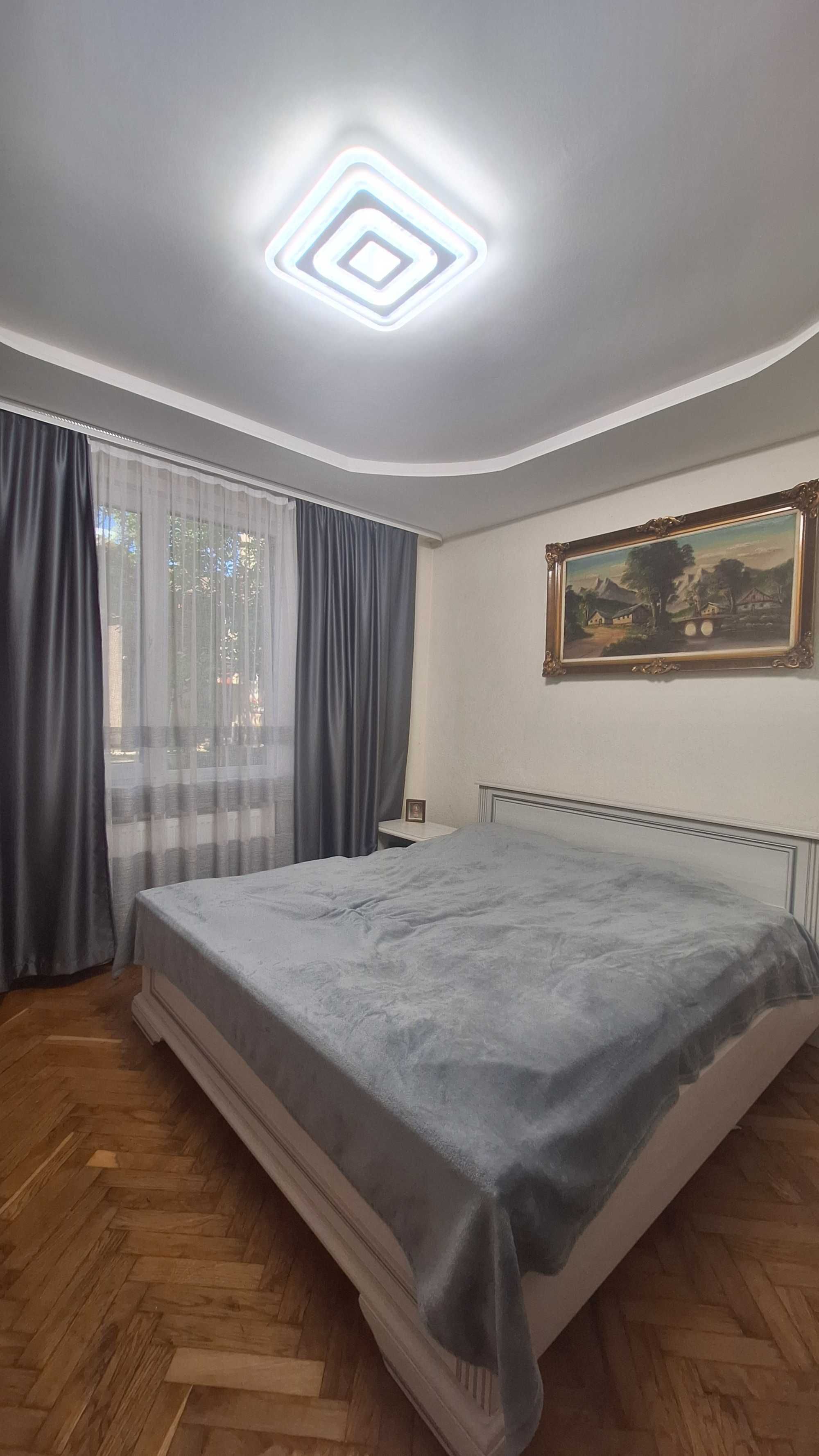 Продаж напівособняка в центрі міста