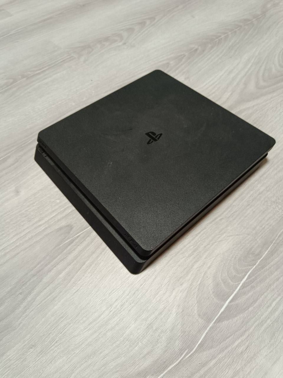 Sony Playstation 4 Slim 500Gb (PS4 Slim) та 2 DualShock 4 Black