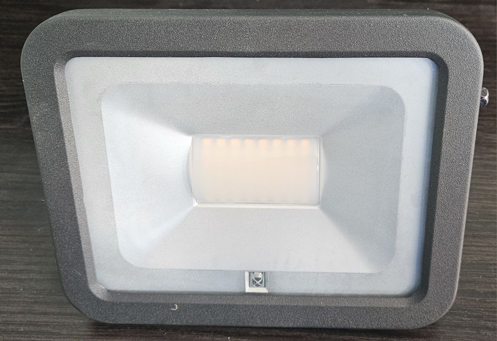 Lampa naświetlacz Blooma Macamic