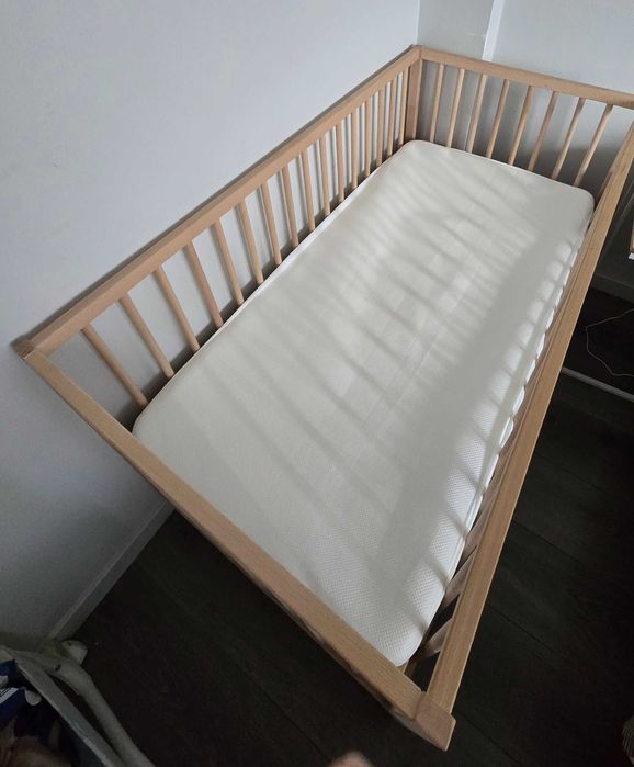 Berço semi novo e pouco usado e com colchão