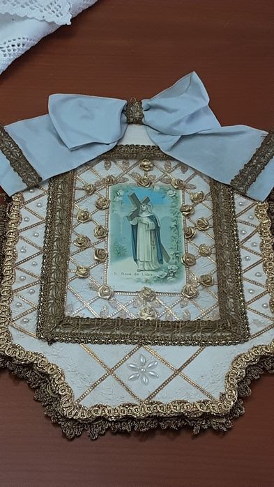 Vendo  Relicário  ou Registo feito à  mão com santa rosa de Lima