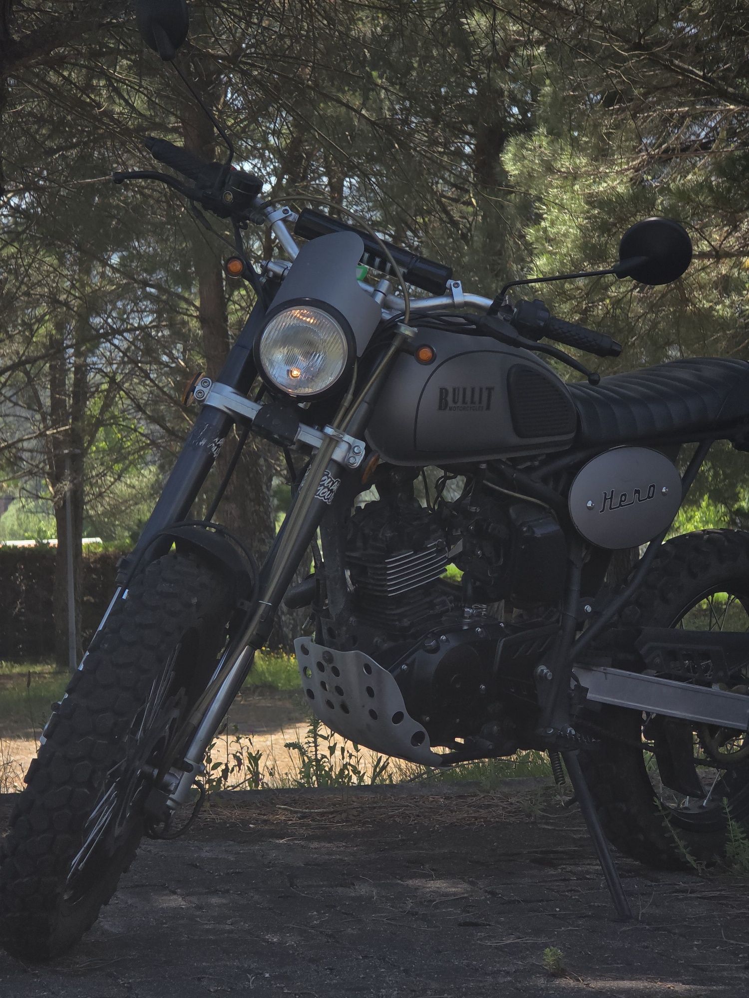 Bullit Hero 125cc + Capacete