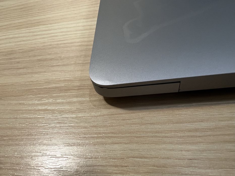 MacBook Pro 16" (2019) i9 | 16GB RAM | 1TB SSD