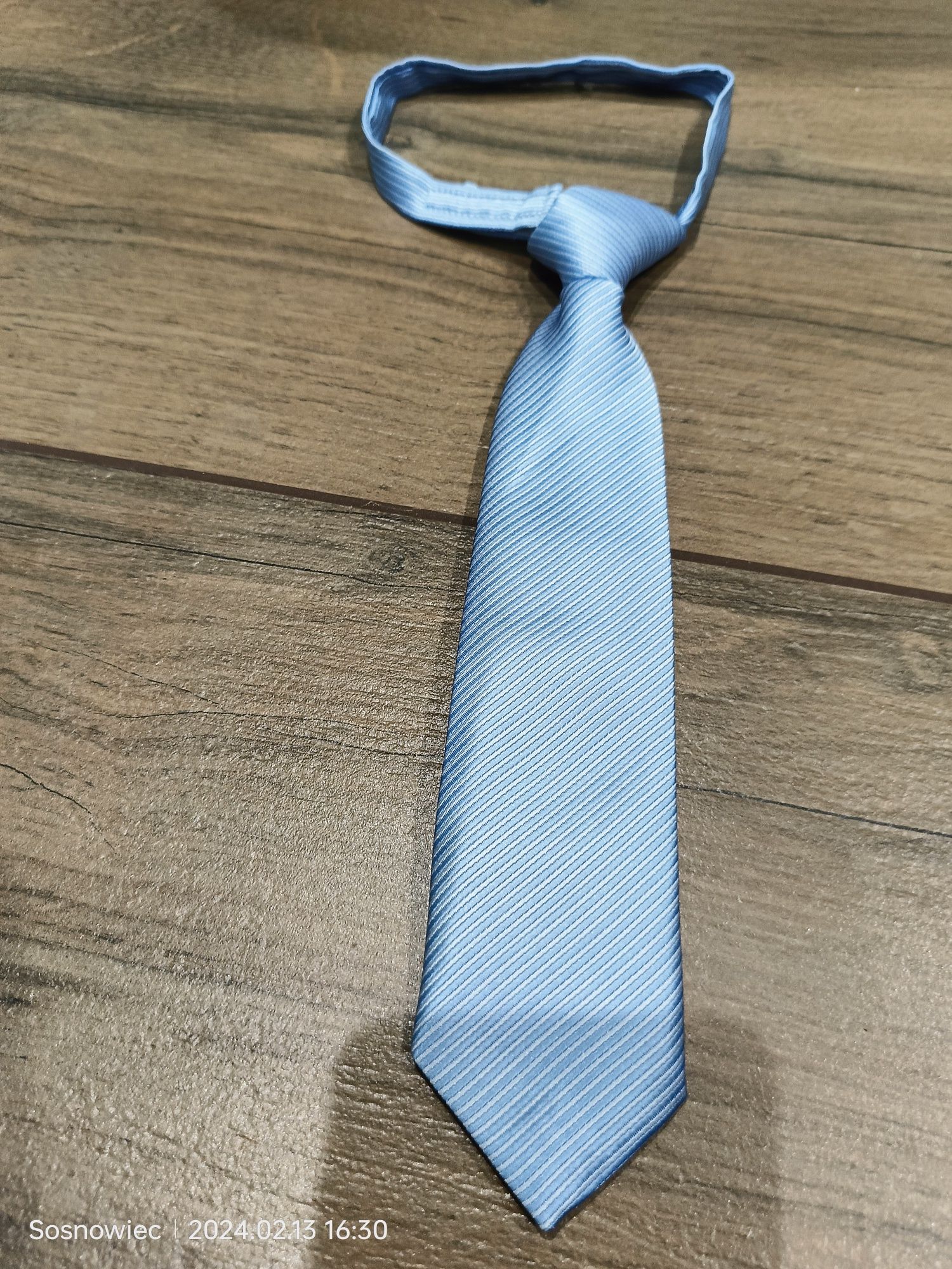 Sprzedam krawat dla chłopca.