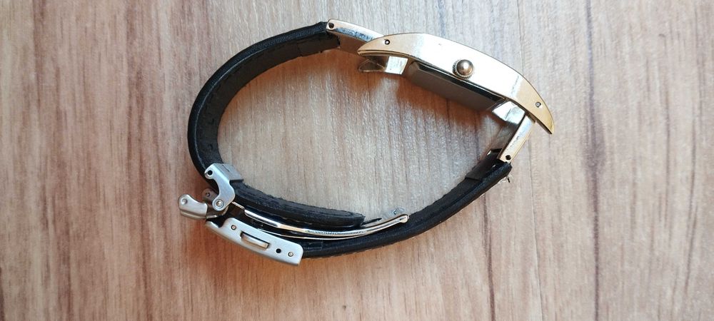 Ładny zegarek damski na pasku Quartz