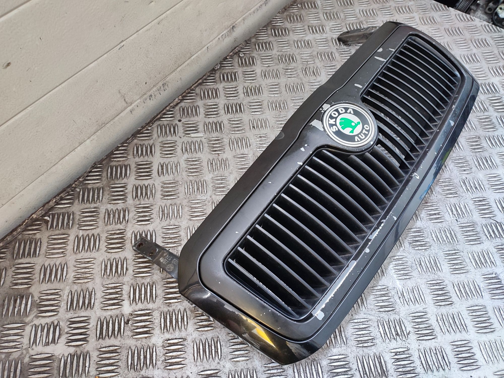 Skoda Octavia I lift grill atrapa zderzaka przód przednia