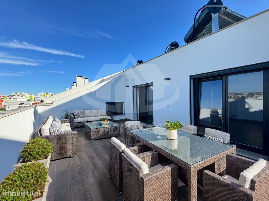 Apartamento T4 com 298 m², duplex com garagem e terraço em Alcochete