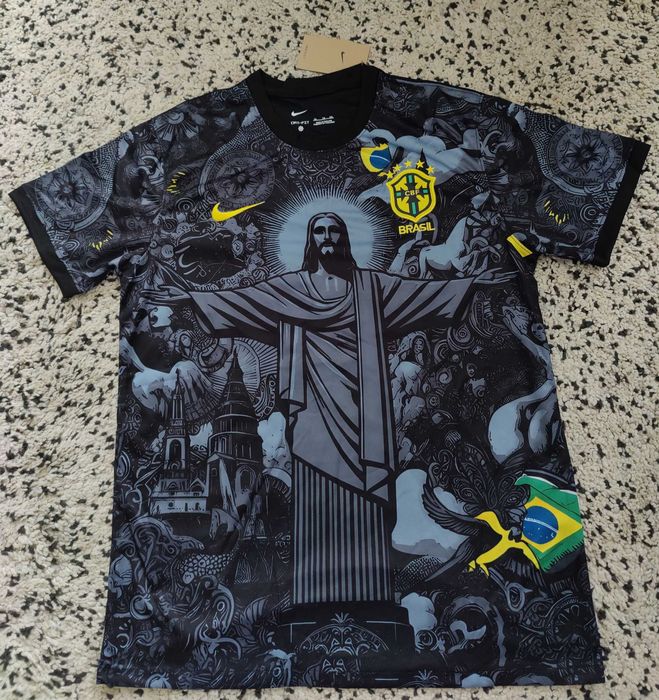 Koszulka Nike reprezentacji Brazylii z motywem Jezusa. Rozmiar XL