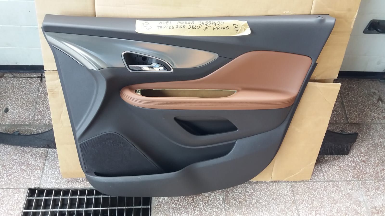 Tapicerka drzwi Opel Mokka