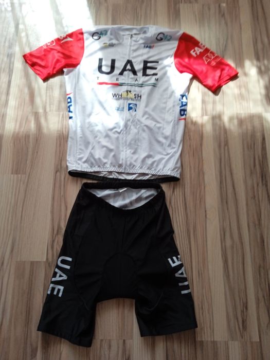Strój kolarski timu U A E.