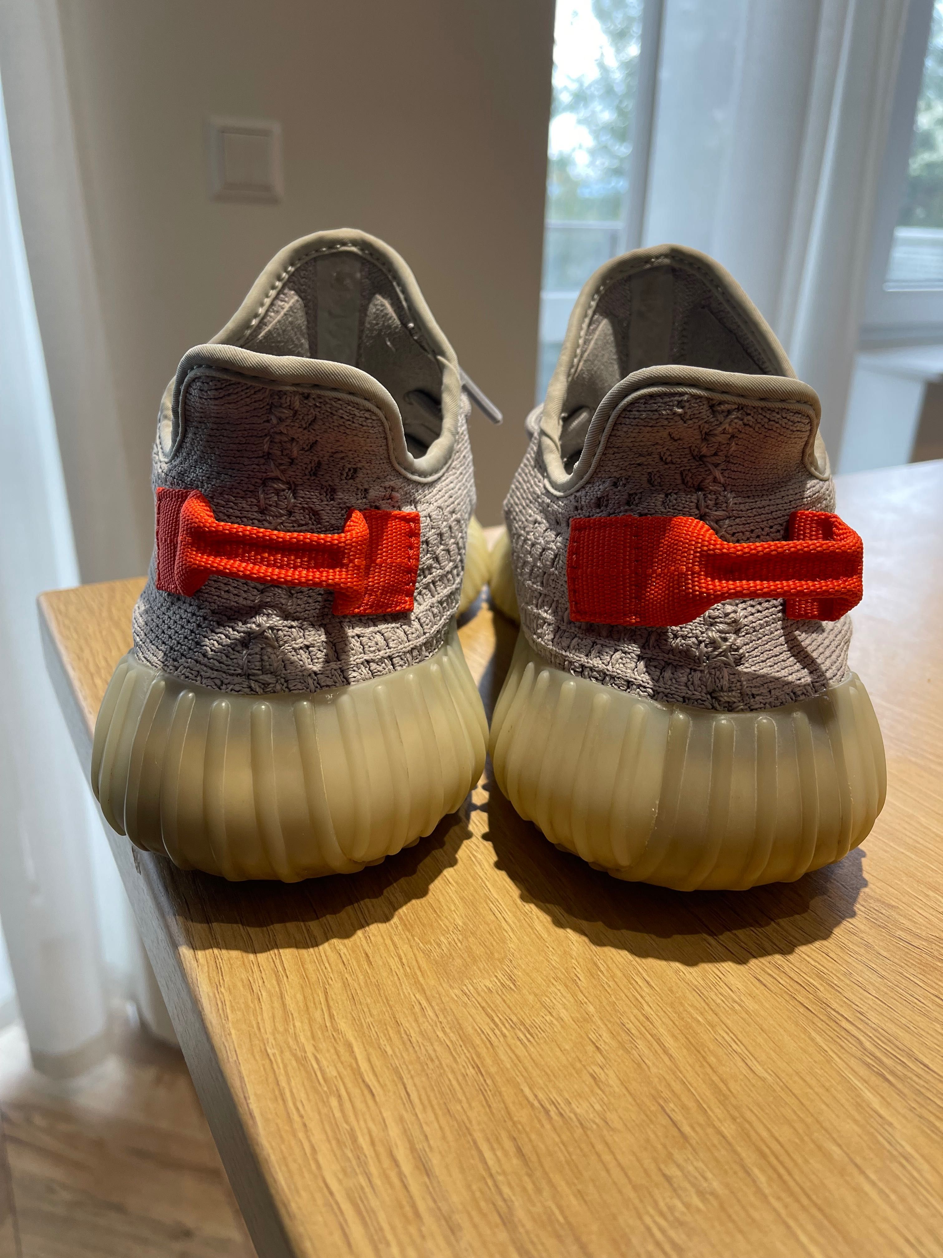 adidas Yeezy boost 350 v2 tail light 40 2/3 bone cream white triple