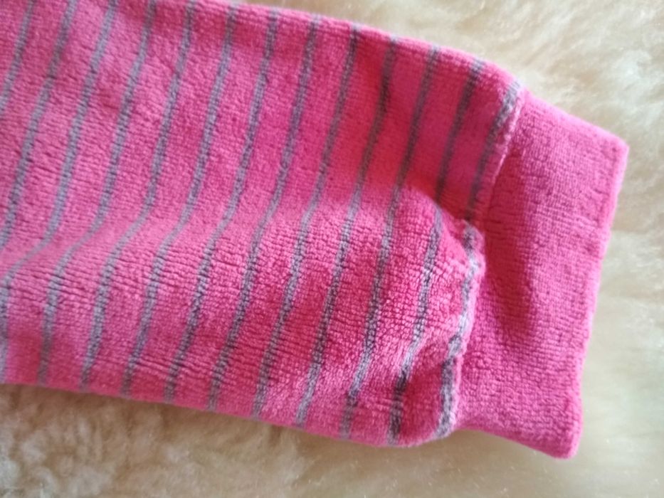 Sukienka z kapturem r. 62