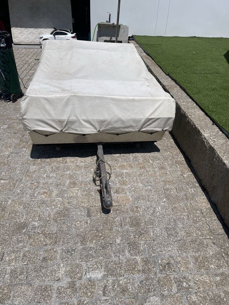 Auto Tenda com Atrelado