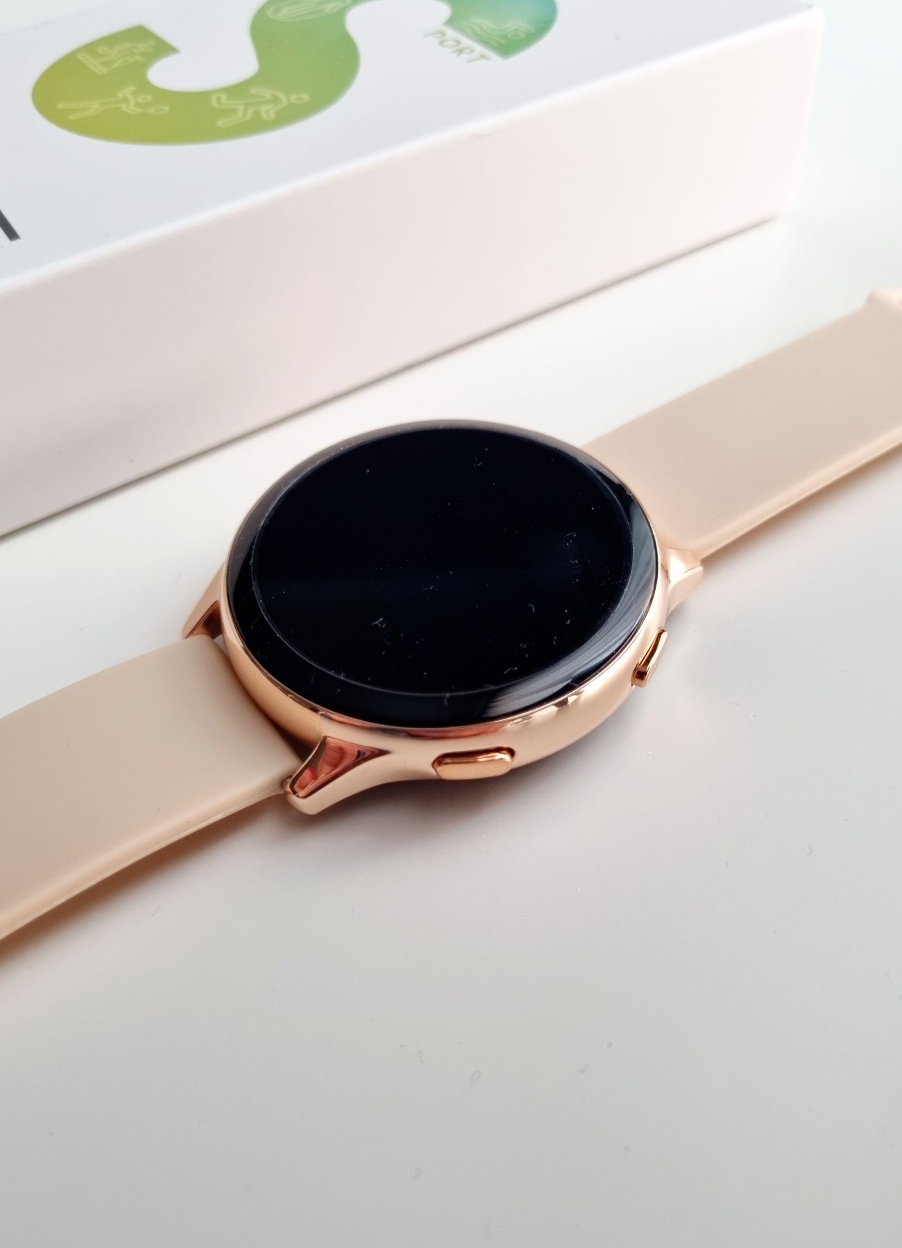 Złoty smartwatch