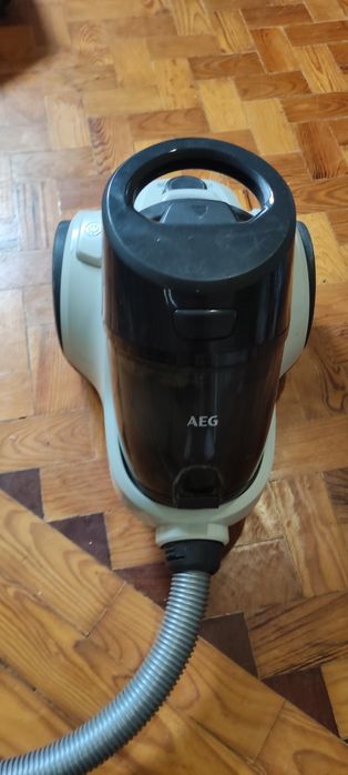 Aspirador sem Saco AEG