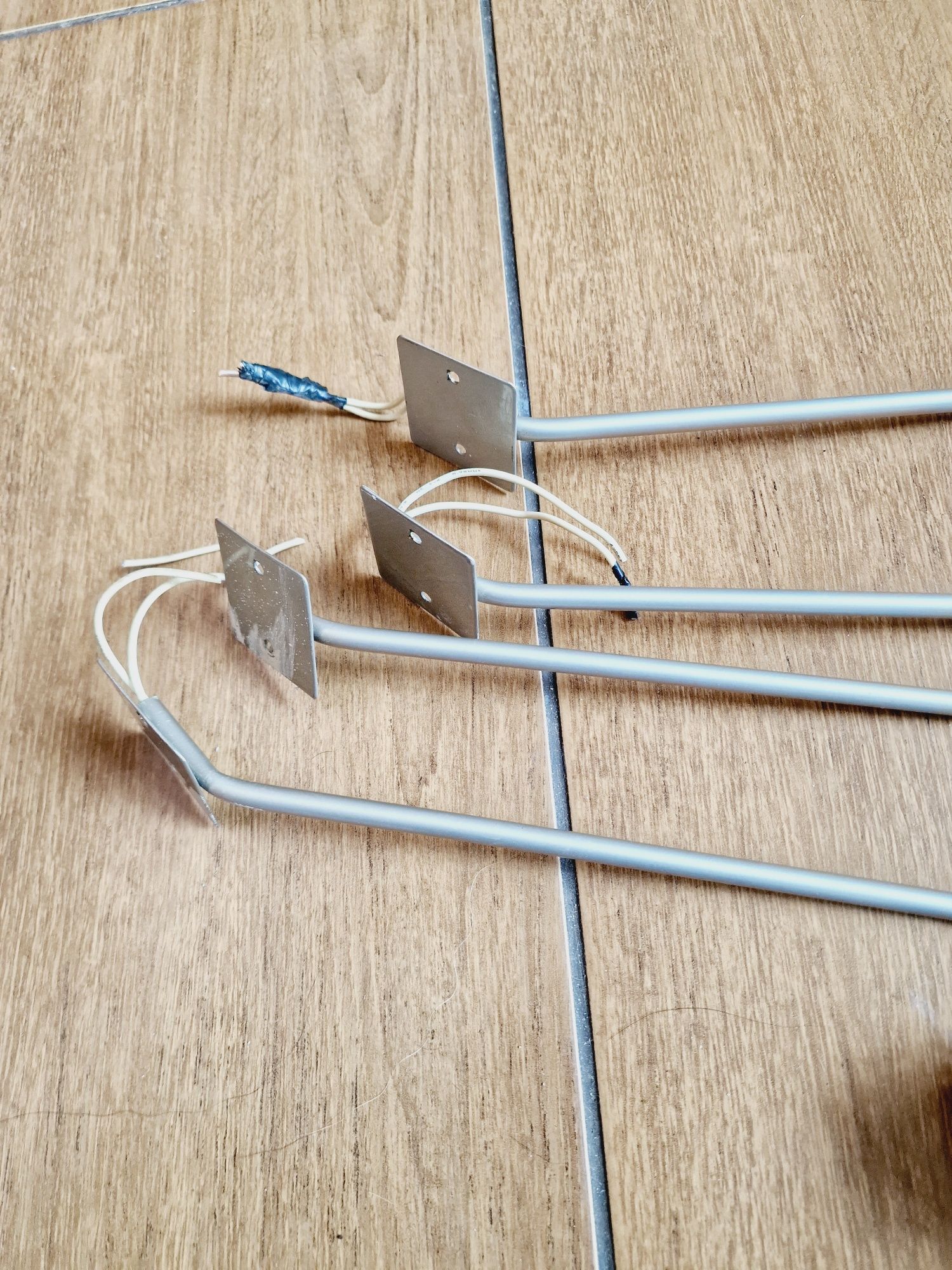 Lampki mocowane na szafkę komplet 4szt
