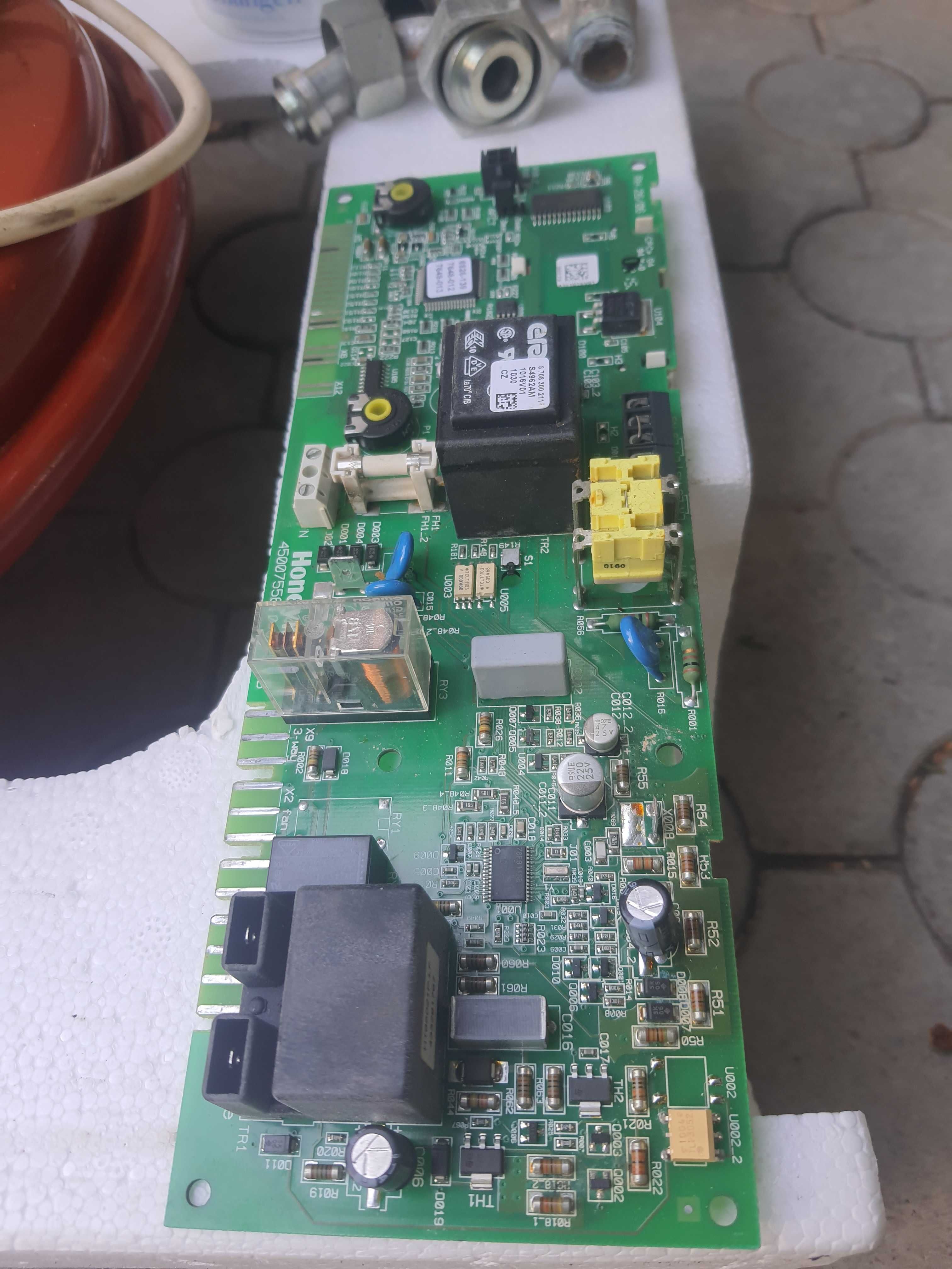 Продам запчасти газового настенного котла BOSH  Gaz 3000W  ZW24
