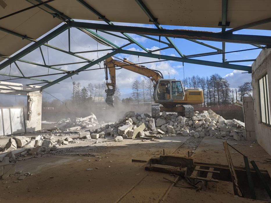 Usługi Koparko ładowarką Prace ziemne Wyburzenia Wykopy pod budyneki