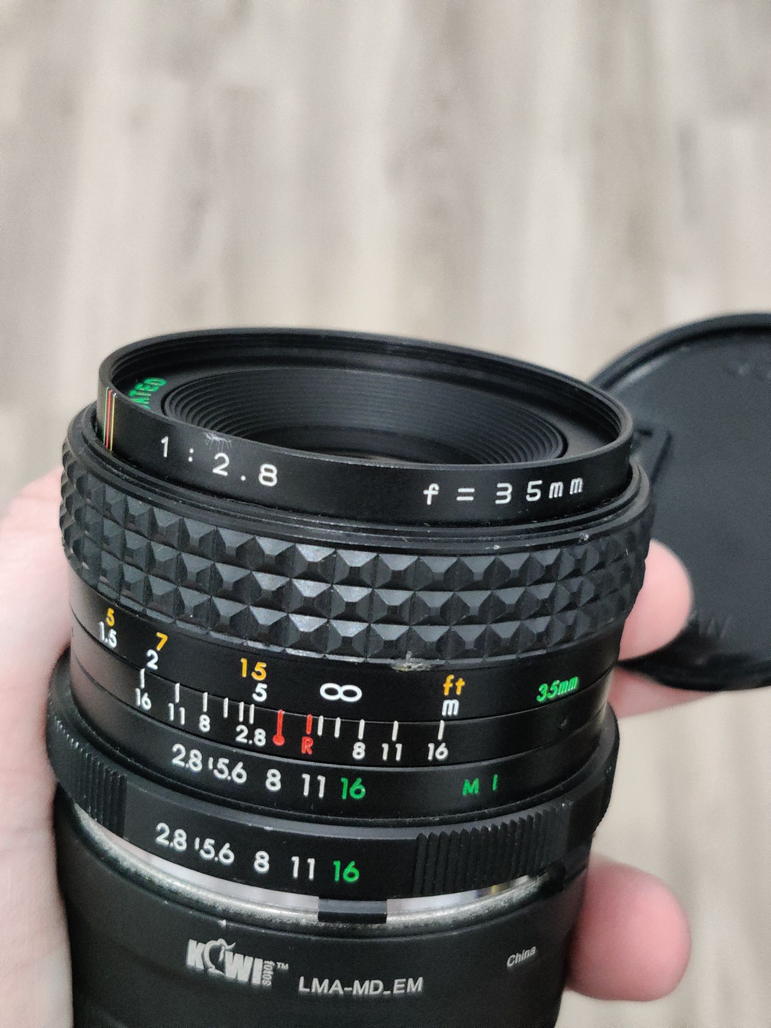 Vendo objetiva 35mm + adaptador Sony