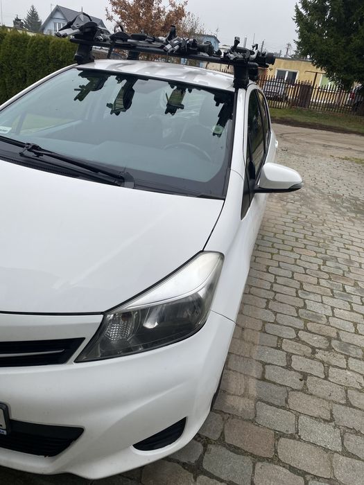 Toyota Yaris 1.0 VVT-i Luna,2014,Benzyna,5 drzwi,Koła letnie i zimowe