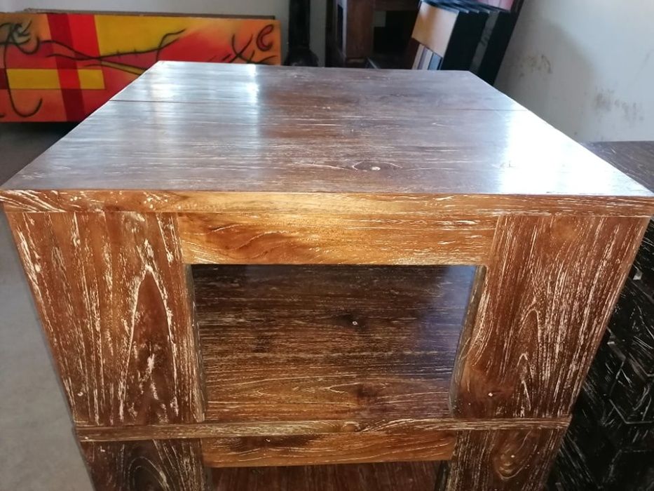 Mobiliário Variado - Mesas centro e Mesas cabeceira