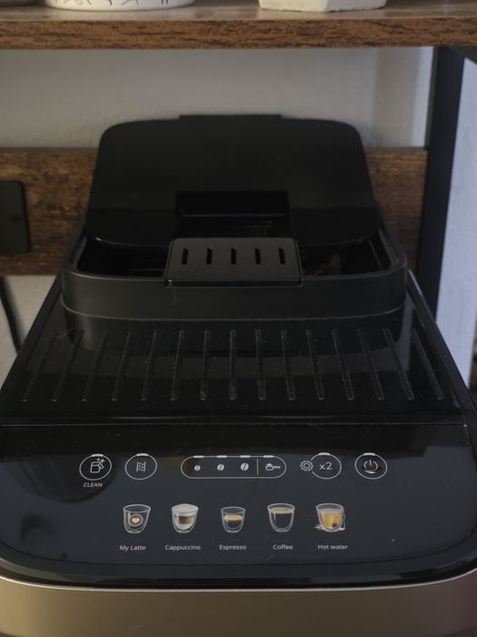 Máquina de Café Delonghi Magnífica Evo