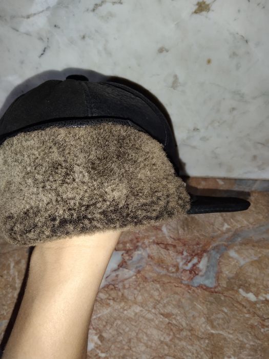 Skórzana czapka uszatka zimowa