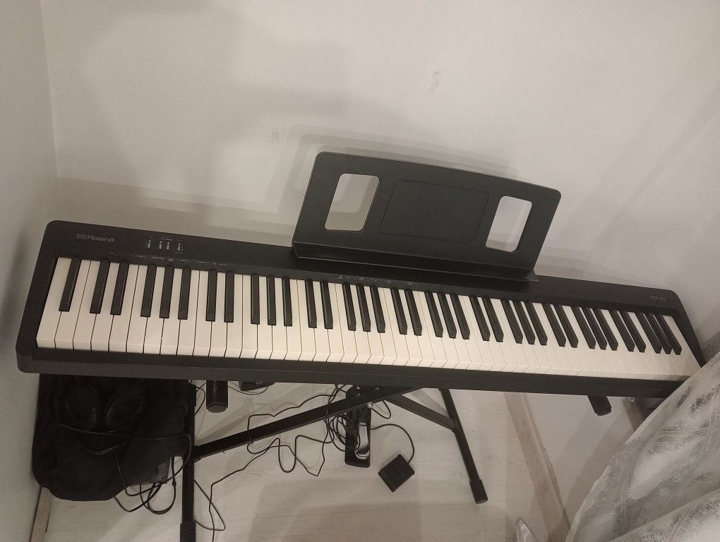 Roland FP10 piano digital