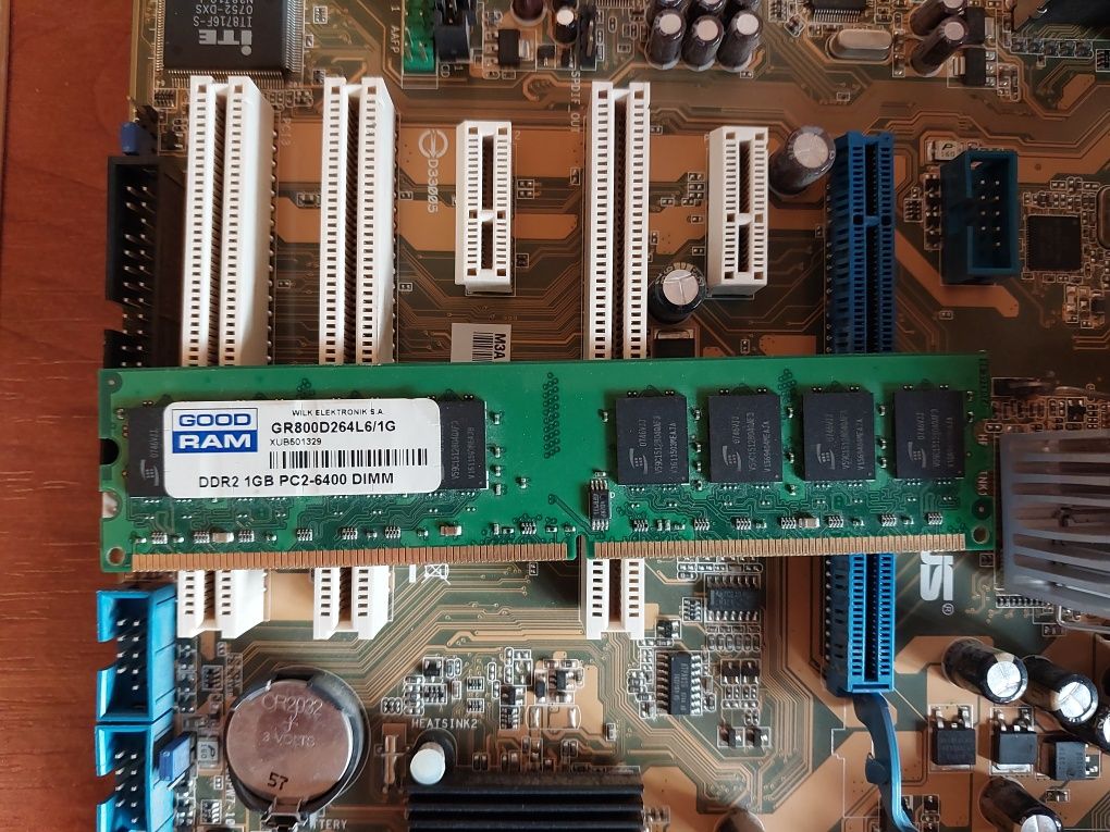 Продам память DDR 2.