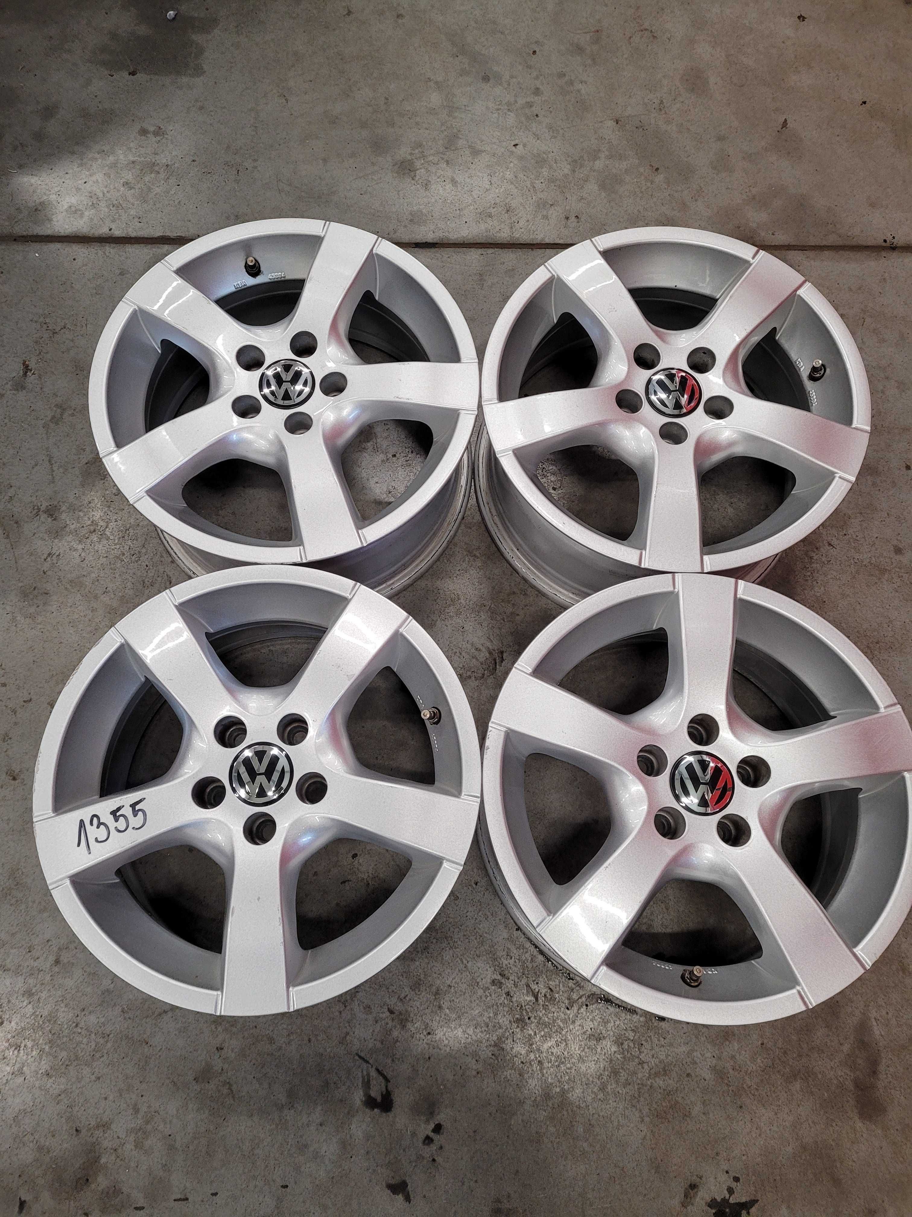 Komplet felg Volkswagen R 15 rozstaw 5x100 ET37 J7