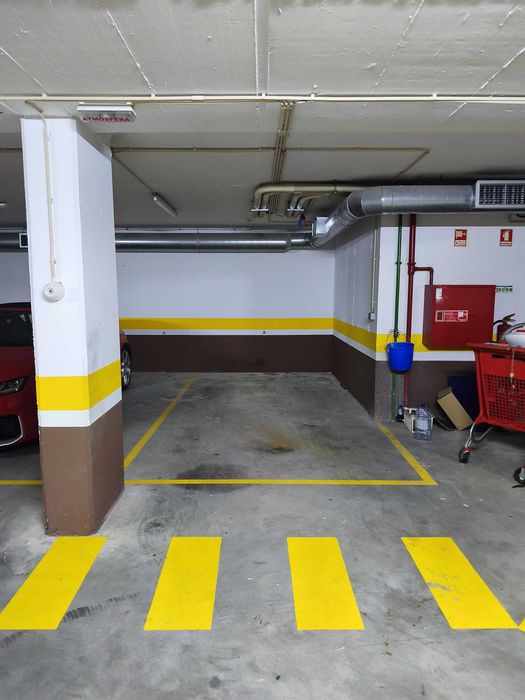 Arrendamento de garagem na Avenida das Nações Unidas, 24