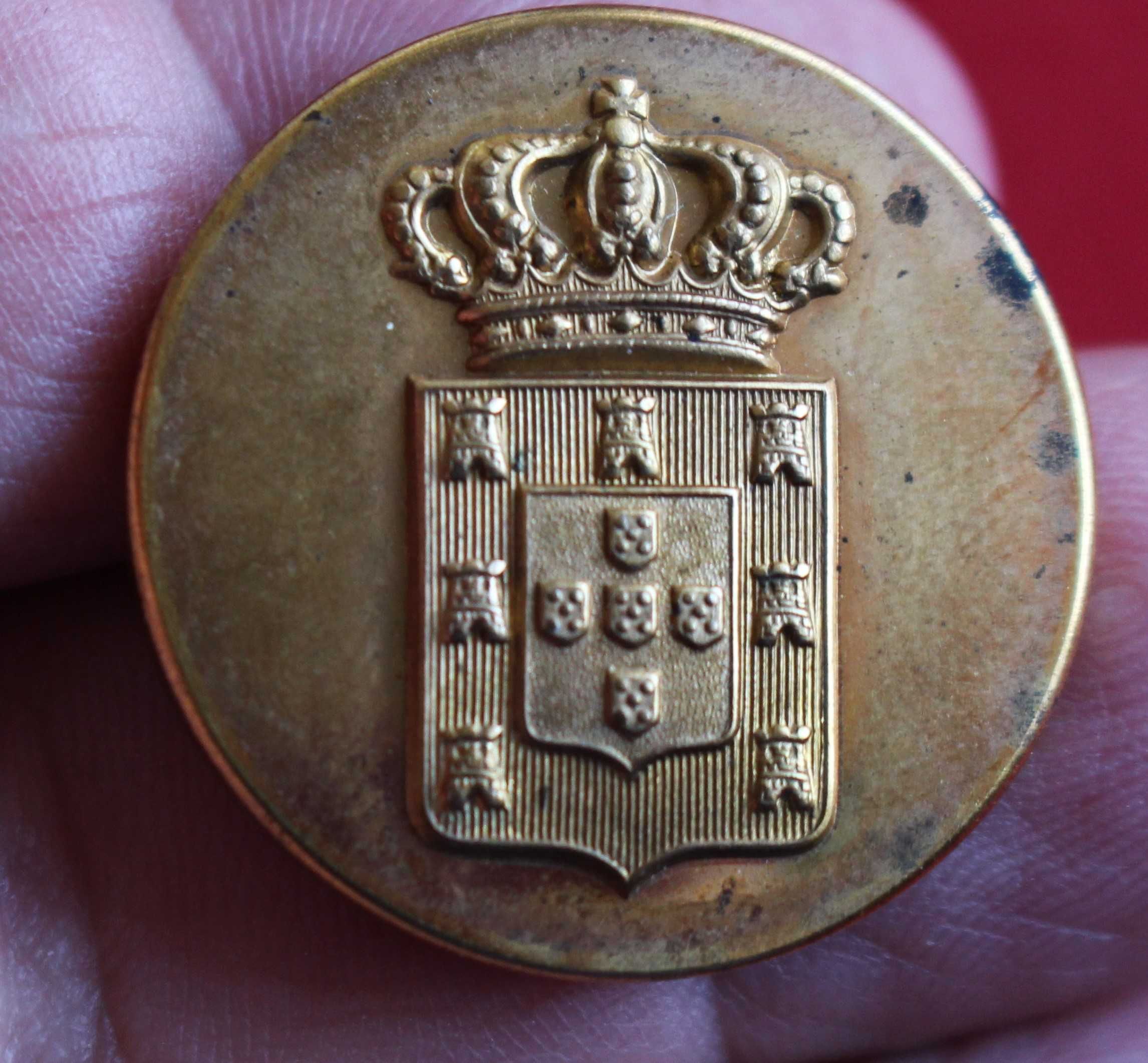 Casa Real de Portugal botão dourado grande de libré - raro