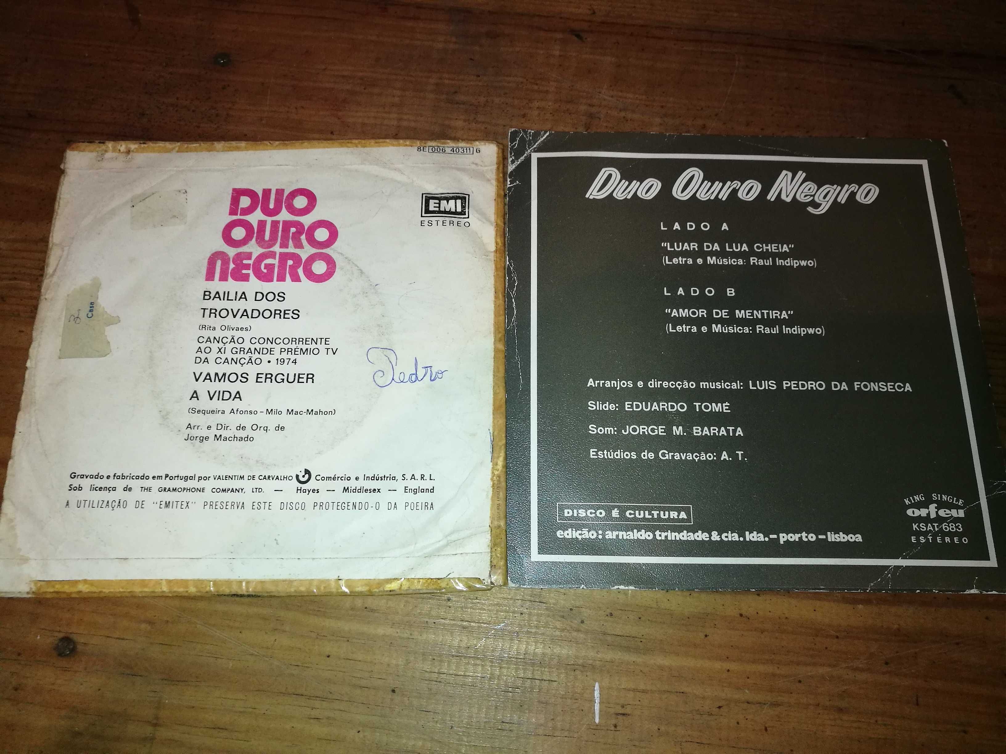 2 singles do Duo Ouro Negro a 4€ cada