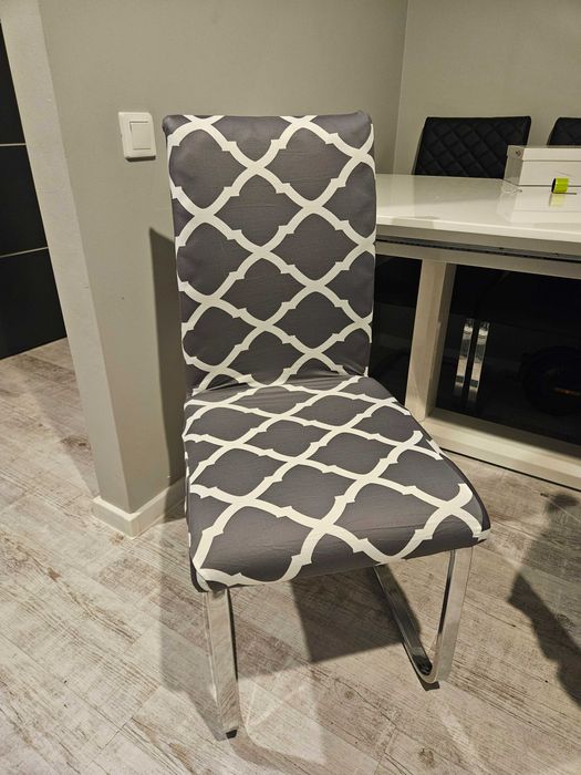 Pokrowce na krzesła wzór szaro białe elastyczne uniwersalne 4 sztuki