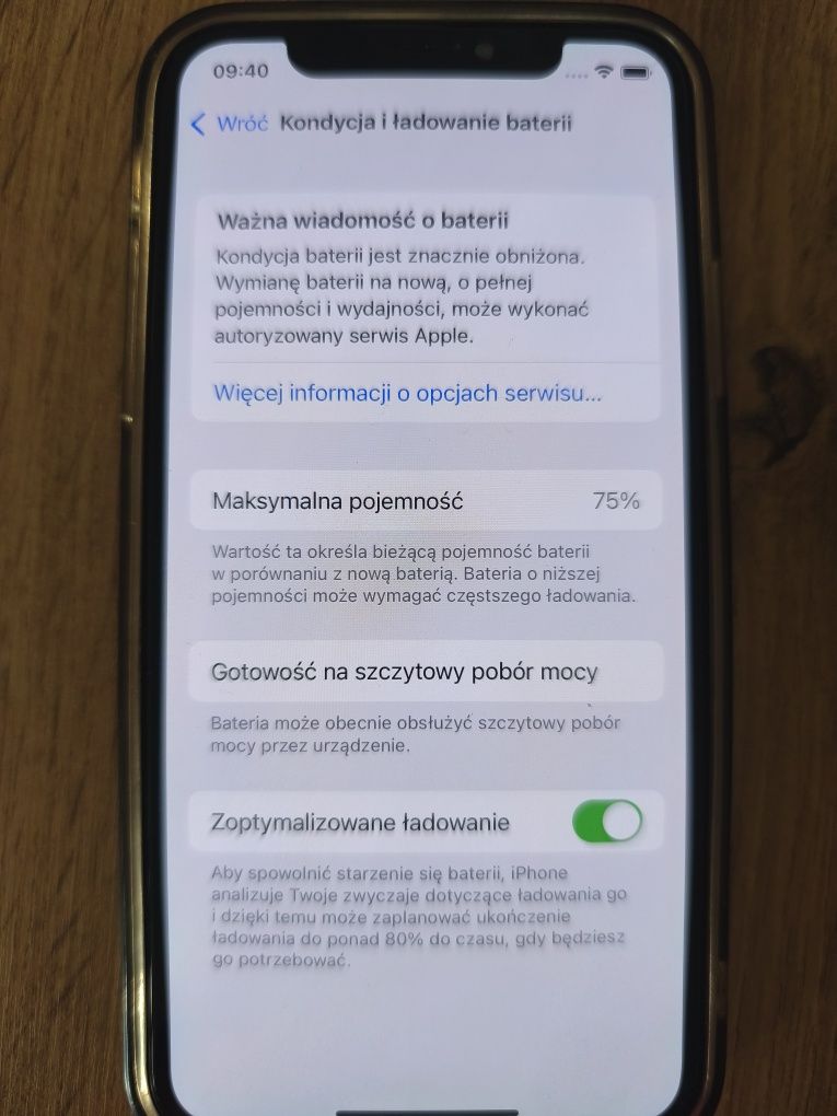 iPhone X z czterema case