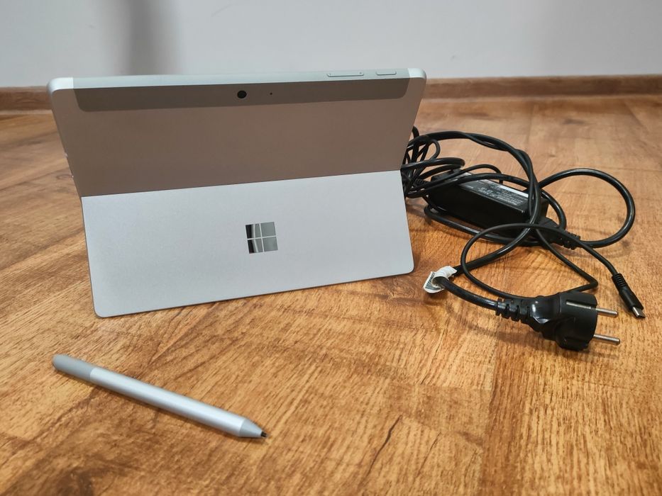 Tablet Microsoft Surface GO 1824