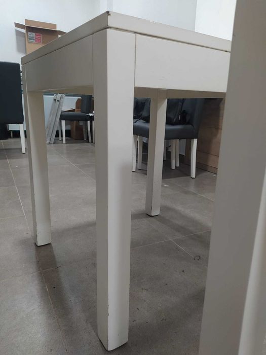 Mesas em madeira lacada branco